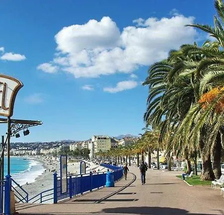 4 Pieces Vue Et Collines Nicoises Nizza