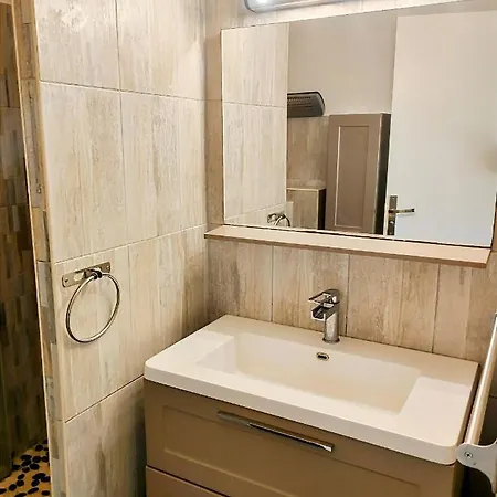 4 Pieces Vue Et Collines Nicoises Apartmán *